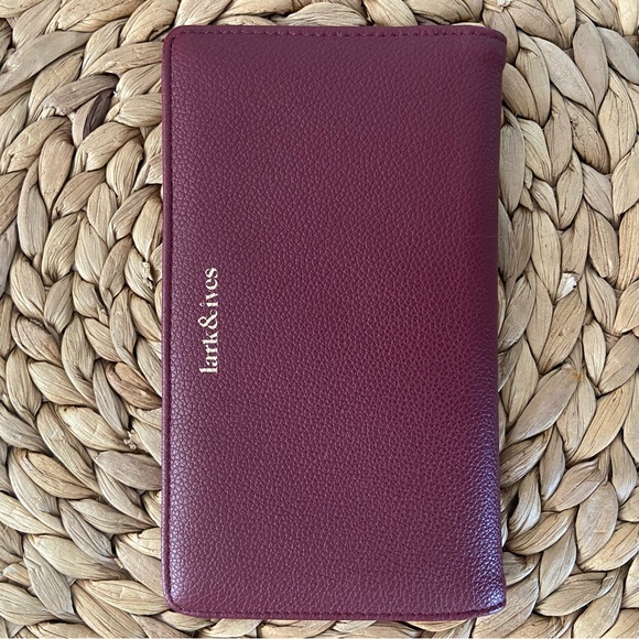 Lark & Ives travel wallet - Picture 2 of 5